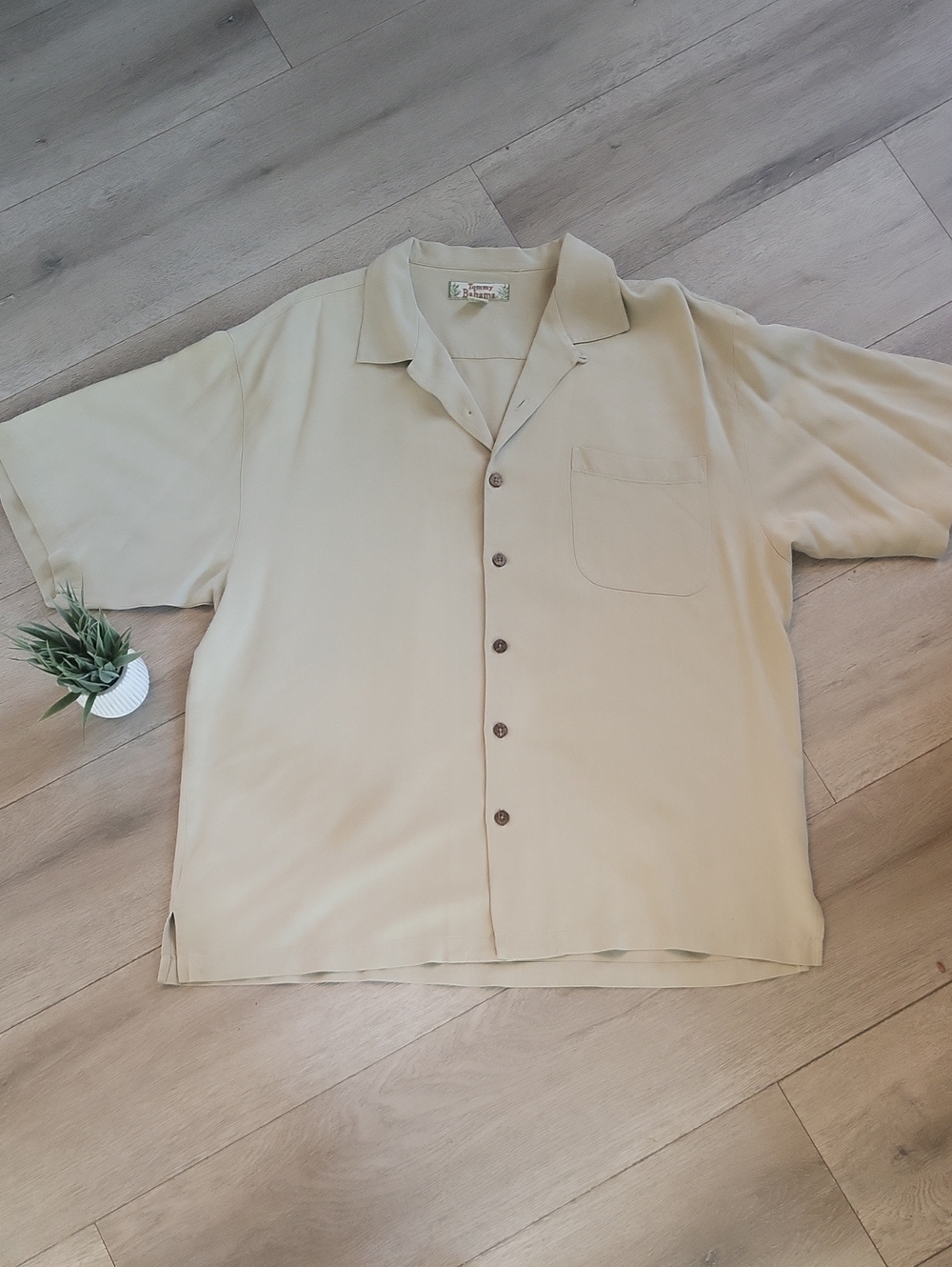 Vintage Tommy Bahama l Silk l Button-Up Camp Shirt in Beige
